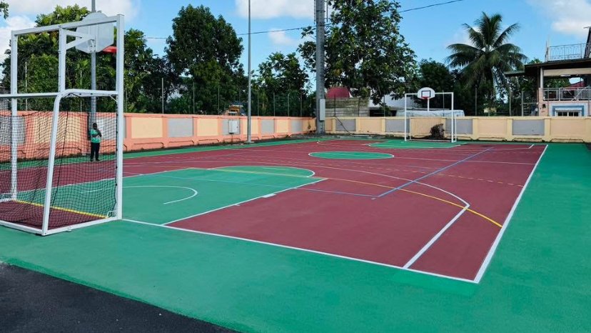Rénovation du terrain de basket à La Boucan
